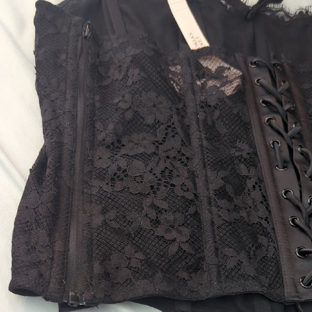 Victoria's Secret Black Floral Lace Top - Picture 4 of 9